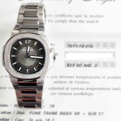 Patek Philippe Nautilus 7011/1G-010 32mm White gold Gray