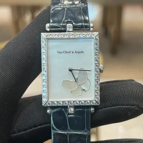 Van Cleef & Arpels RF51000 34mm White gold Mother-of-pearl