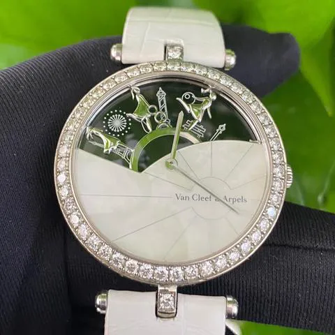 Van Cleef & Arpels VCAO3ZB00 38mm White gold White