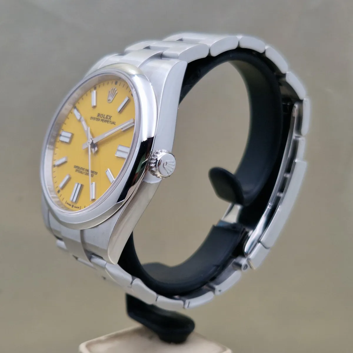 Rolex Oyster Perpetual 41 124300 41mm Stainless steel Yellow 1