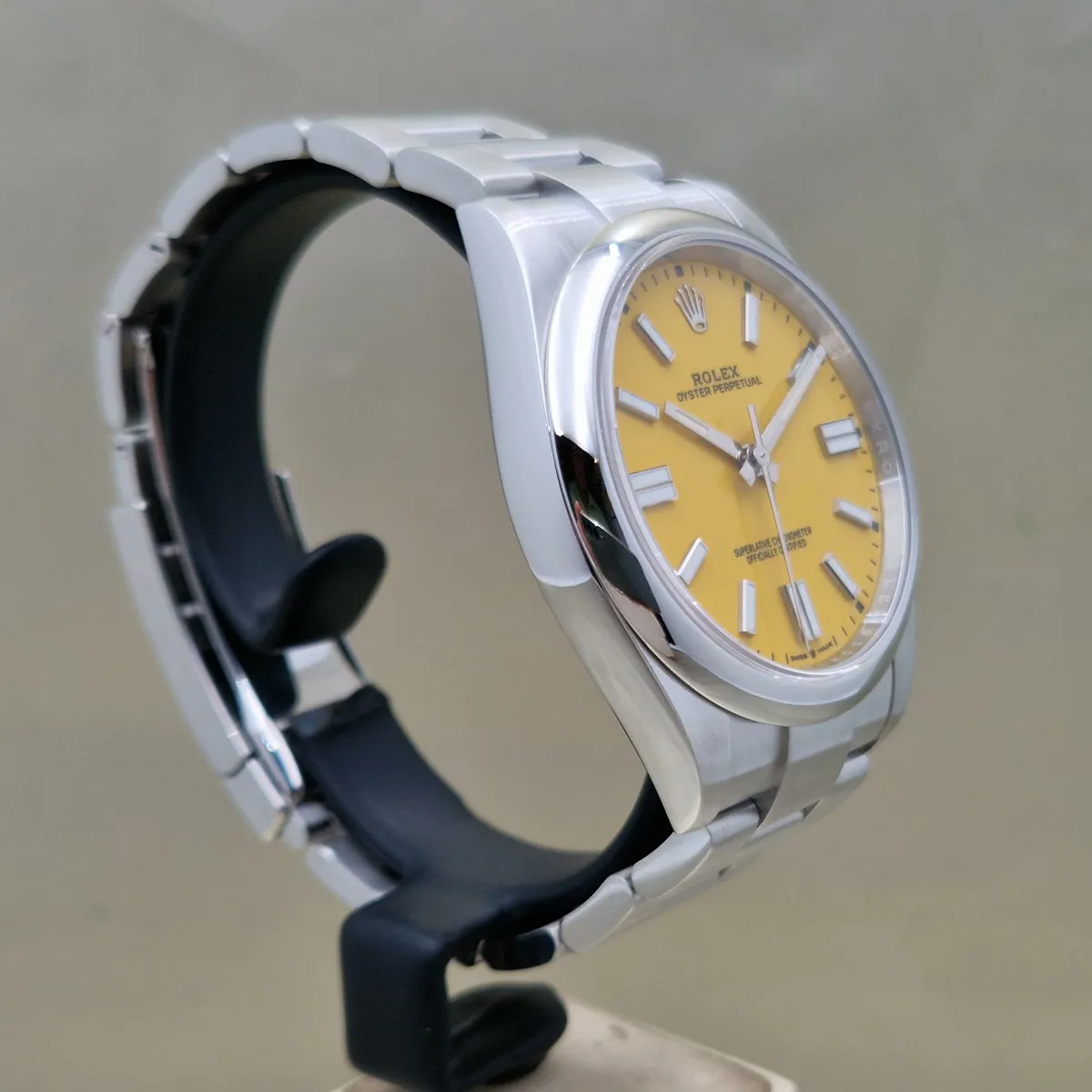 Rolex Oyster Perpetual 41 124300 41mm Stainless steel Yellow 2