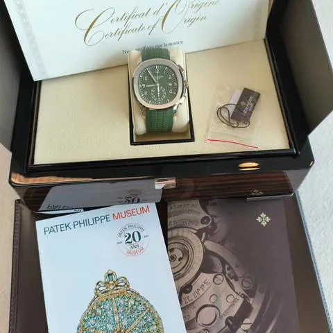 Patek Philippe Aquanaut 5968G-010 42mm White gold Green 2