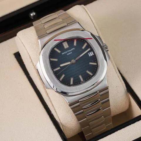 Patek Philippe Nautilus 5711/1A-001 40mm Stainless steel Blue 12