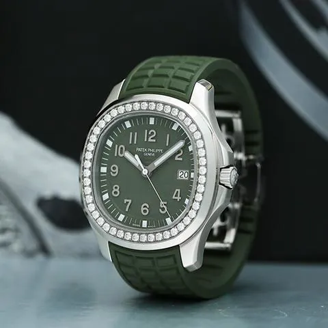 Patek Philippe Aquanaut 5267/200A-011 39mm Stainless steel Green 1