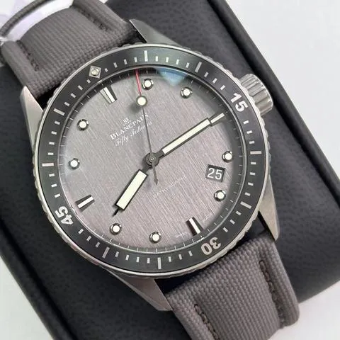 Blancpain Fifty Fathoms Bathyscaphe 5000-1210-G52A 43mm Titanium Anthracite