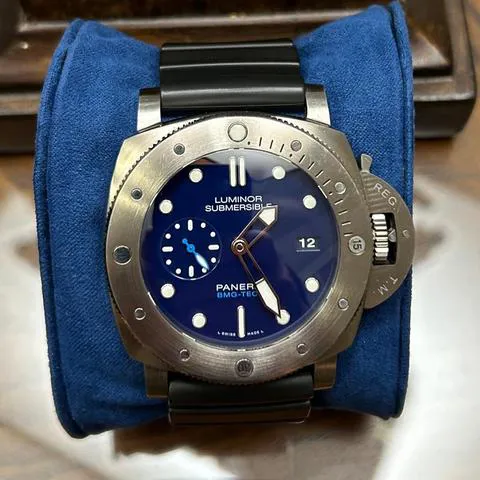 Panerai Submersible PAM 00692 47mm Titanium Blue 11