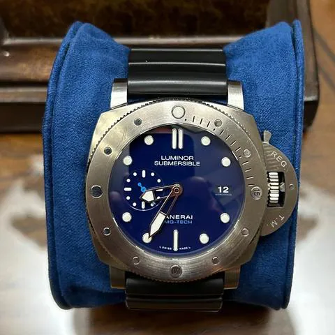 Panerai Submersible PAM 00692 47mm Titanium Blue 12