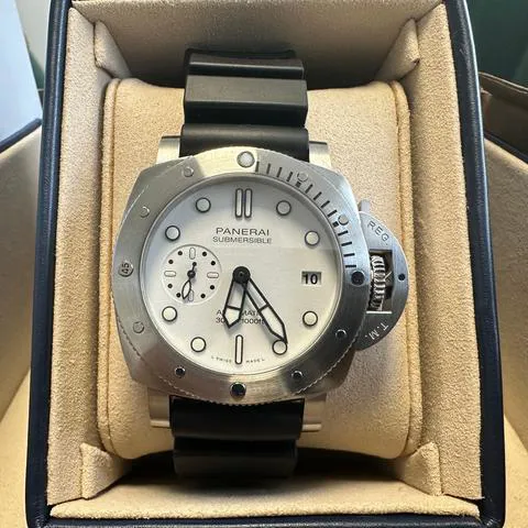 Panerai Submersible PAM02223 42mm Stainless steel White