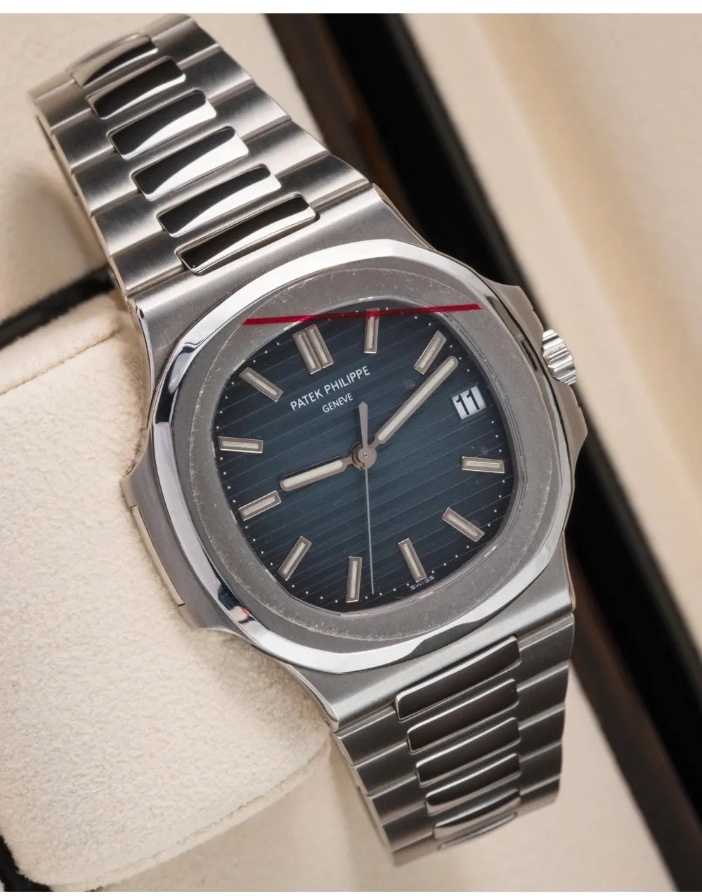 Patek Philippe Nautilus 5711/1A-001 40mm Stainless steel Blue 10