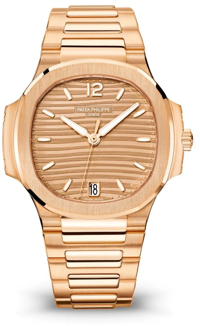 Patek Philippe Nautilus 7118/1R-010 35mm Rose gold and 18k rose gold Brown