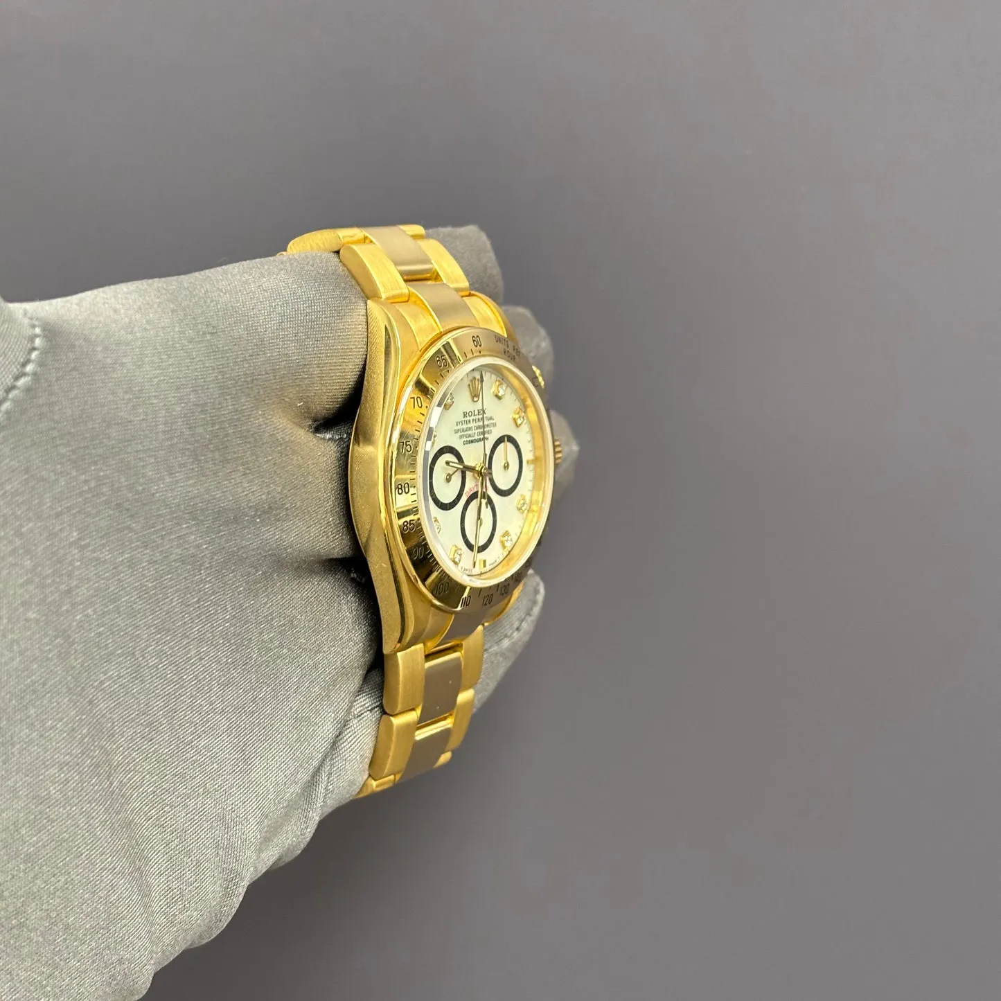 Rolex Daytona 16528 40mm Yellow gold Black 2