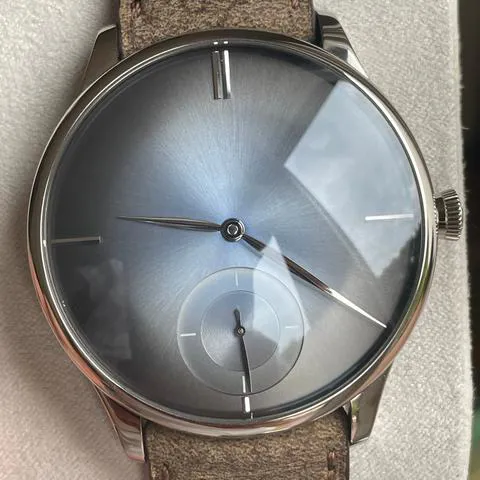 H. Moser & Cie. Venturer 2327-0207 39mm White gold Blue