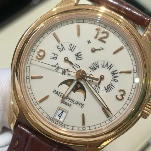 Patek Philippe Annual Calendar 5146R-001 39mm Rose gold Beige