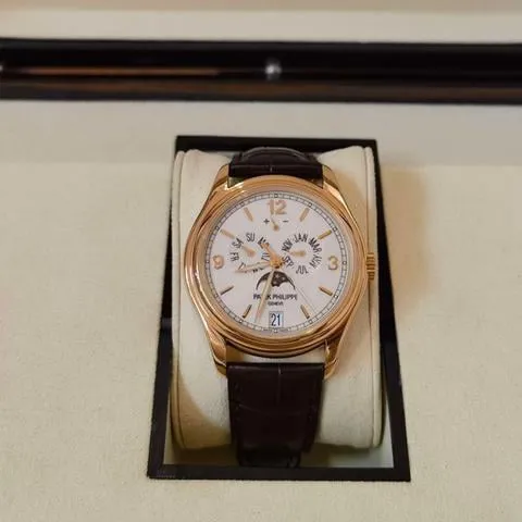 Patek Philippe Annual Calendar 5146R-001 39mm Rose gold Beige