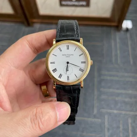 Patek Philippe Calatrava 5119J-001 36mm Yellow gold White