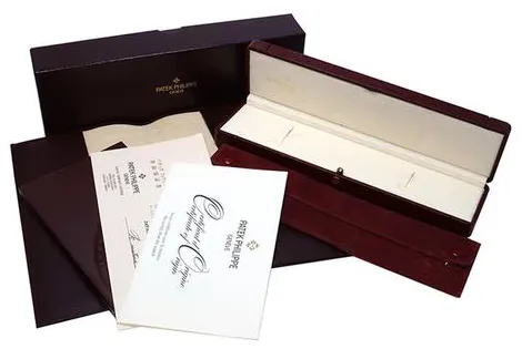 Patek Philippe Calatrava 5120J-001 35mm Yellow gold White 2