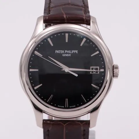 Patek Philippe Calatrava 5227G-010 39mm White gold Black