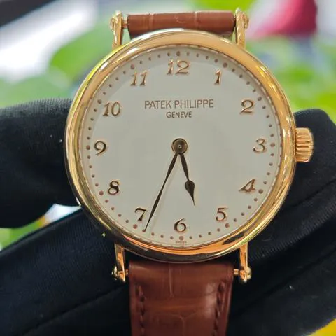 Patek Philippe Calatrava 7200R-001 34.5mm Rose gold Champagne