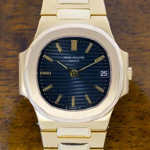 Patek Philippe Nautilus 3800/001 37mm Yellow gold Blue 8