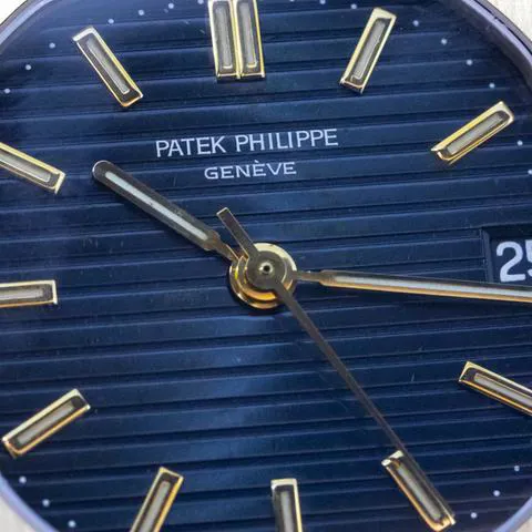 Patek Philippe Nautilus 3800/001 37mm Yellow gold Blue 9