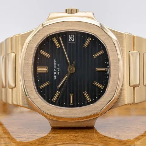 Patek Philippe Nautilus 3800/001 37mm Yellow gold Blue 13