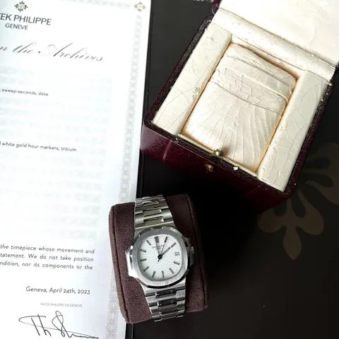 Patek Philippe Nautilus 3800/1A 37mm Stainless steel White 5