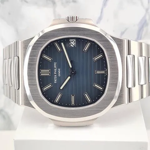 Patek Philippe Nautilus 5711/1A-001 40mm Stainless steel Blue 6