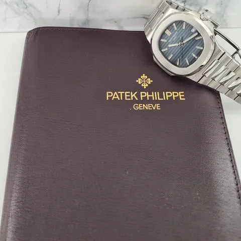 Patek Philippe Nautilus 5711/1A-001 40mm Stainless steel Blue 10