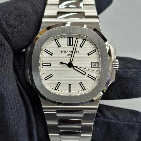 Patek Philippe Nautilus 5711/1A-011 40mm Stainless steel White