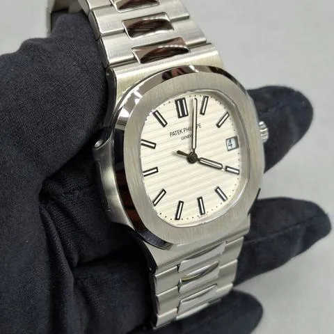 Patek Philippe Nautilus 5711/1A-011 40mm Stainless steel White 1