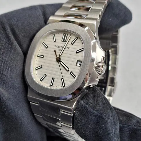 Patek Philippe Nautilus 5711/1A-011 40mm Stainless steel White 2