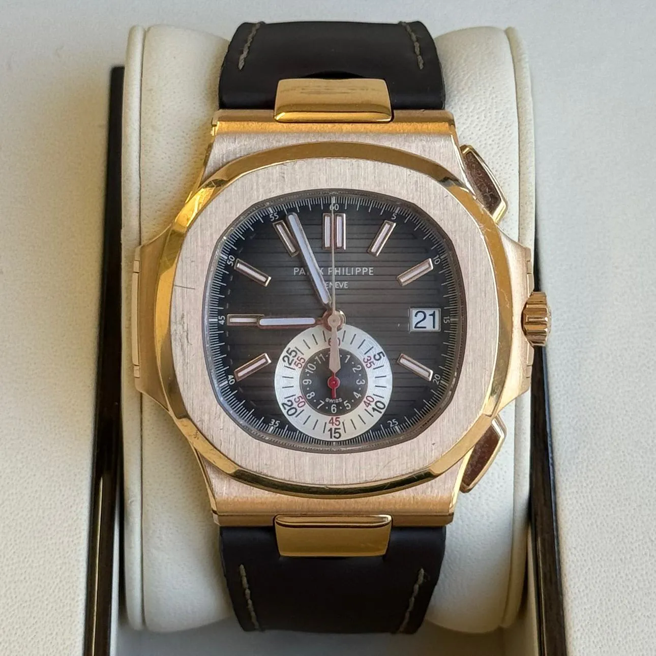 Patek Philippe Nautilus 5980R-001 40.5mm Rose gold Brown