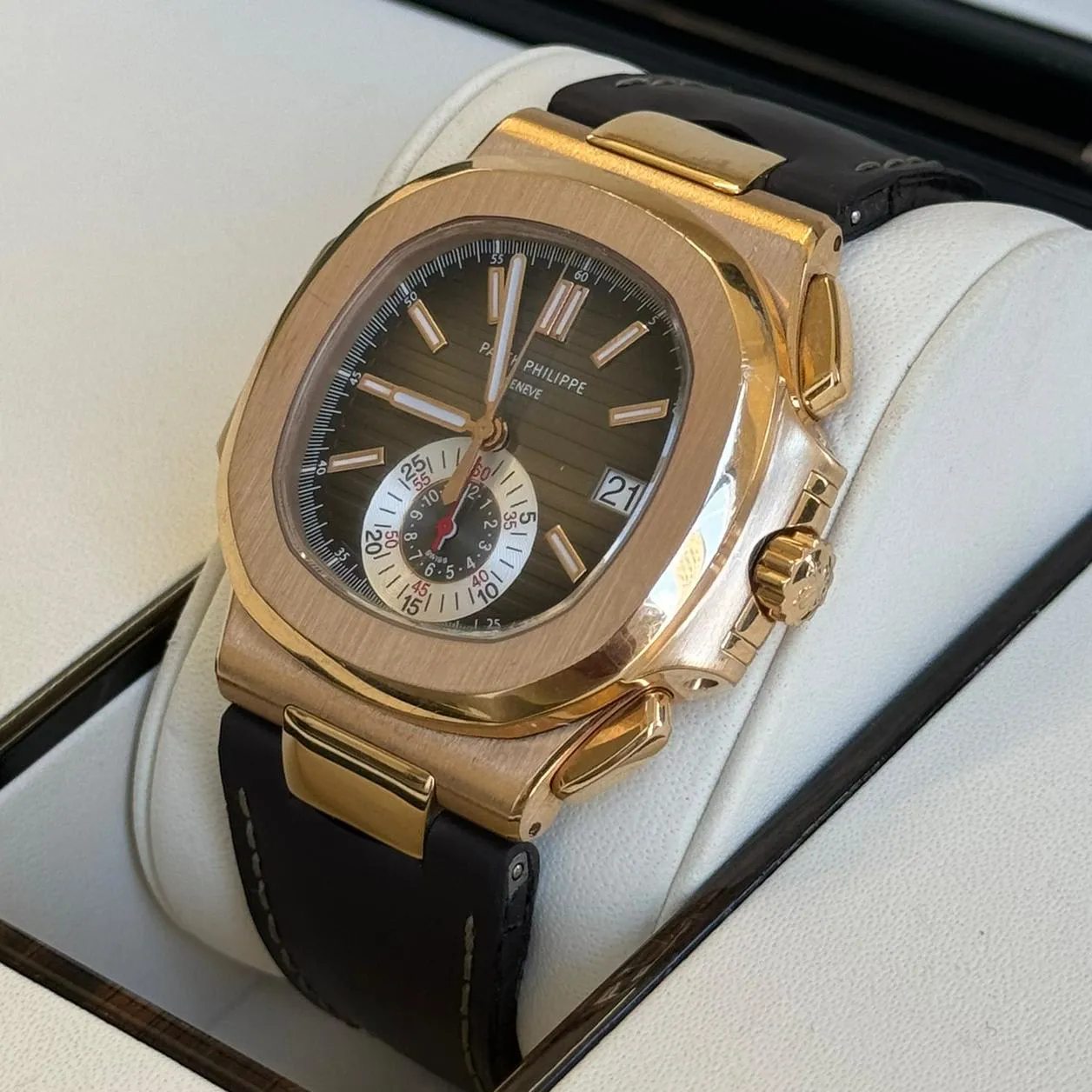 Patek Philippe Nautilus 5980R-001 40.5mm Rose gold Brown 1