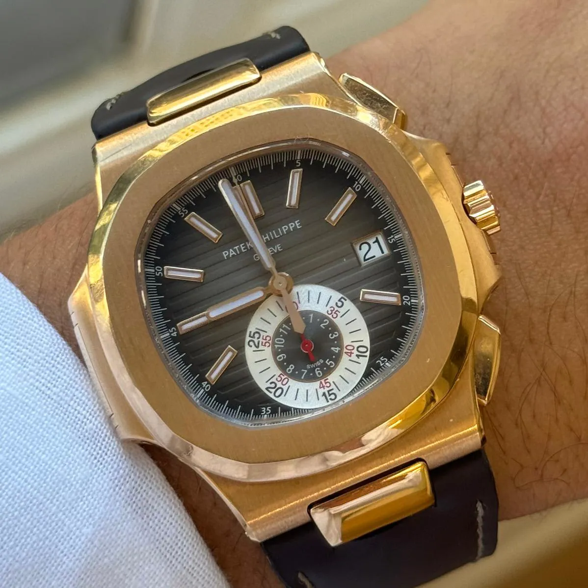 Patek Philippe Nautilus 5980R-001 40.5mm Rose gold Brown 7