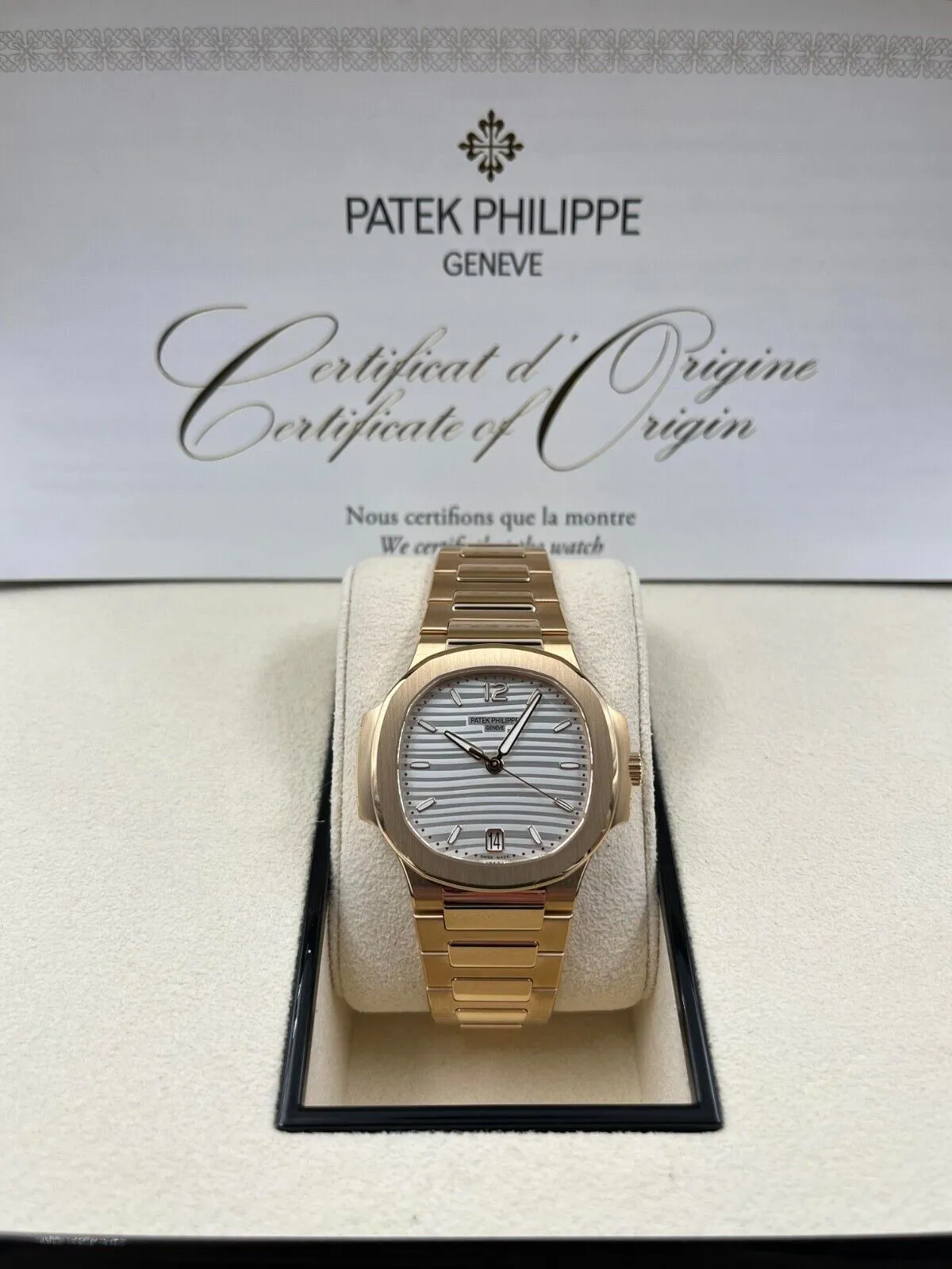 Patek Philippe Nautilus 7118/1R 35mm Rose gold Silver 1