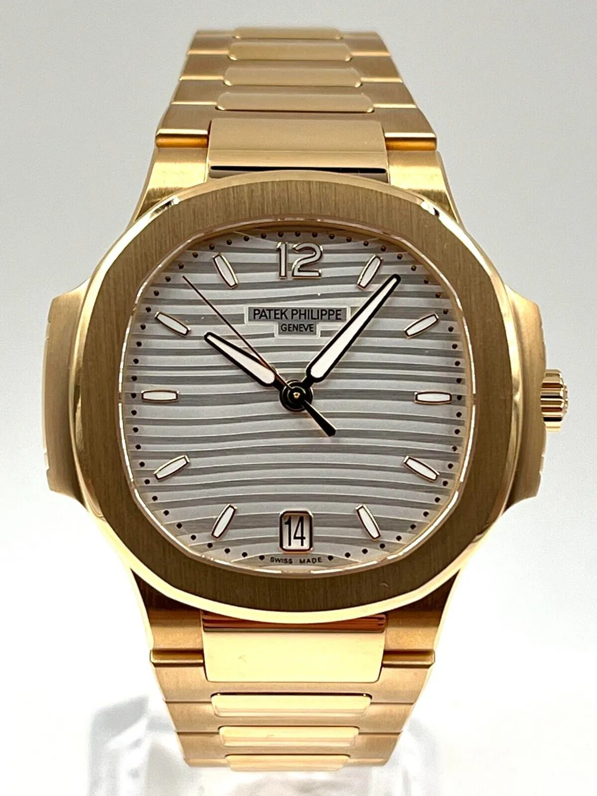 Patek Philippe Nautilus 7118/1R 35mm Rose gold Silver 5