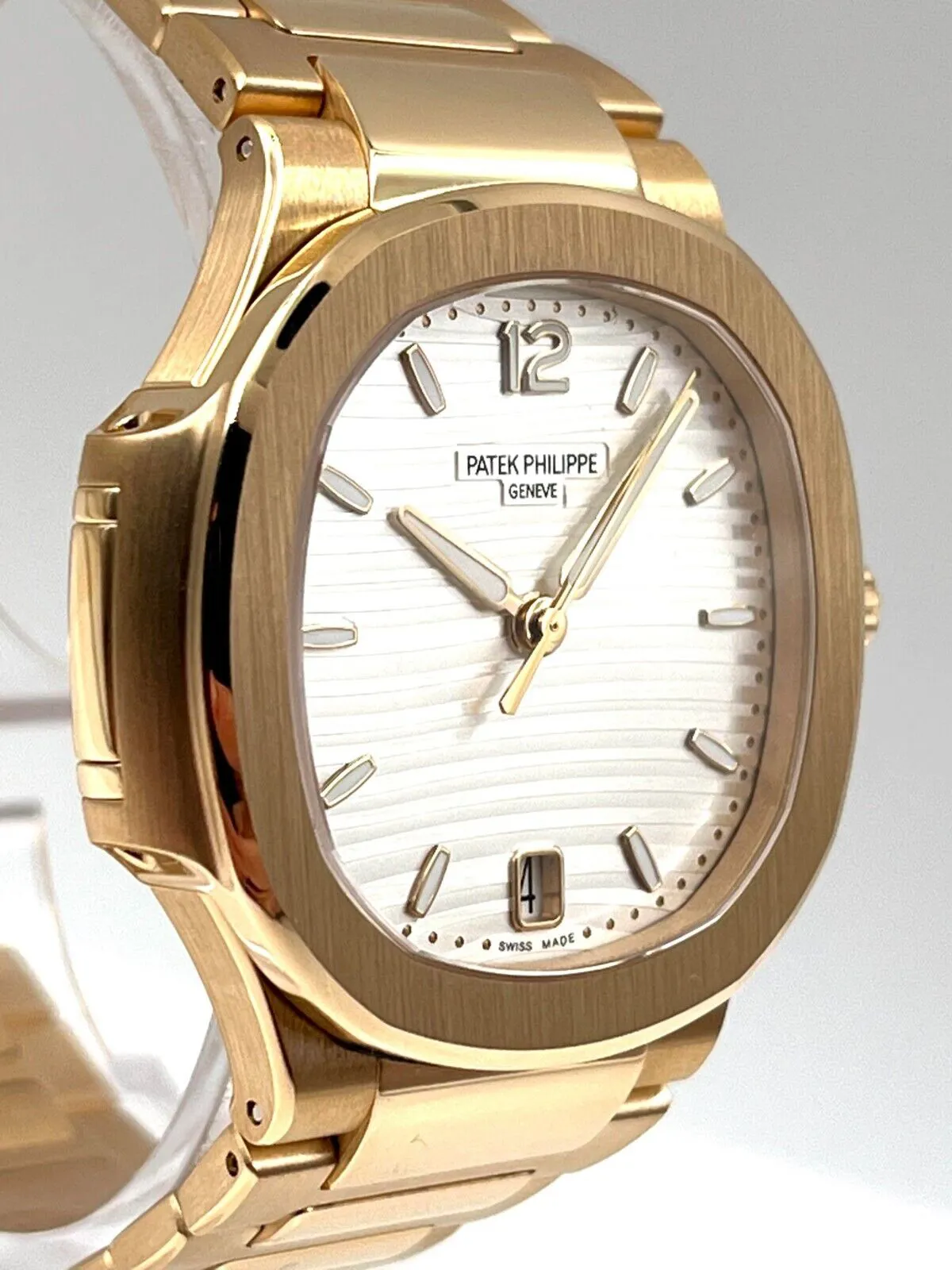 Patek Philippe Nautilus 7118/1R 35mm Rose gold Silver 7