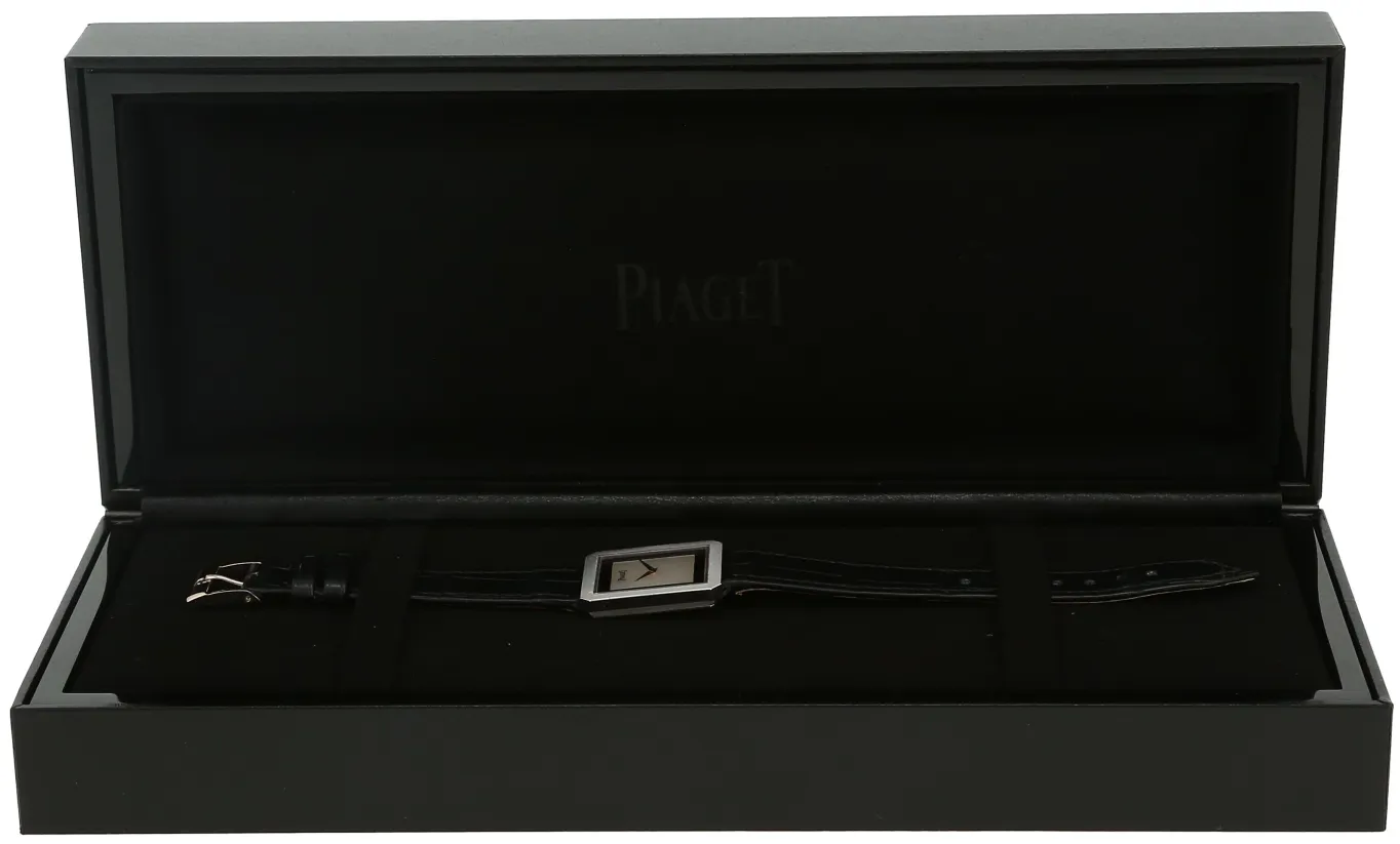 Piaget Protocole 8154 25mm White gold Black and Mother-of-pearl 2