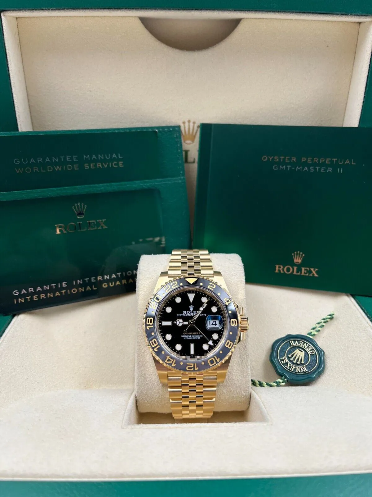 Rolex GMT-Master II 126718grnr 40mm Yellow gold Black 1