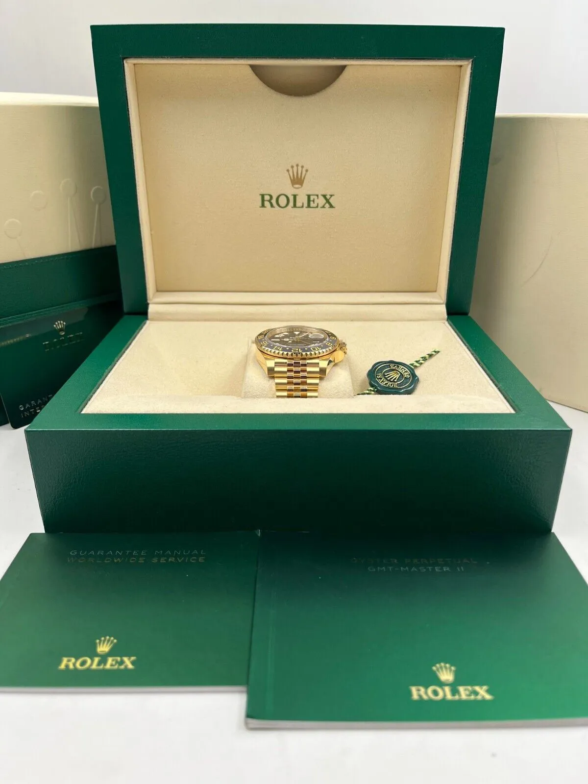 Rolex GMT-Master II 126718grnr 40mm Yellow gold Black 2