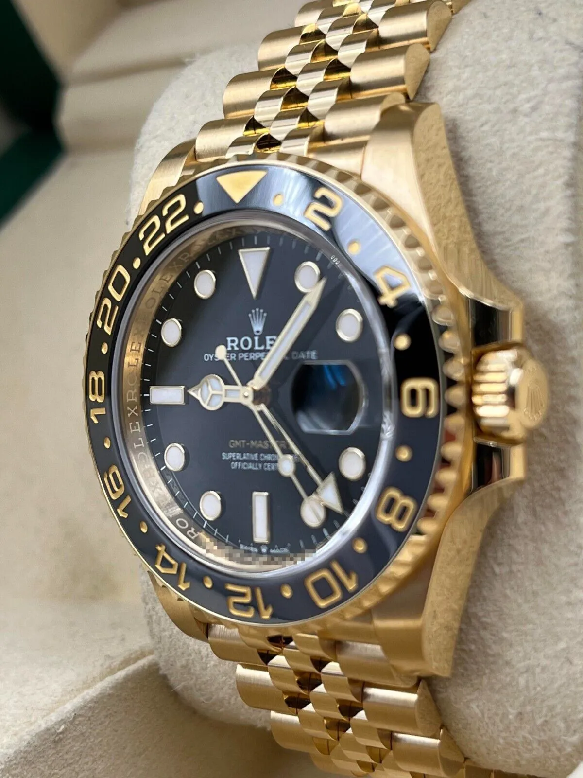 Rolex GMT-Master II 126718grnr 40mm Yellow gold Black 3