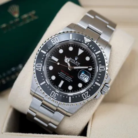 Rolex Sea-Dweller 126600 43mm Stainless steel Black