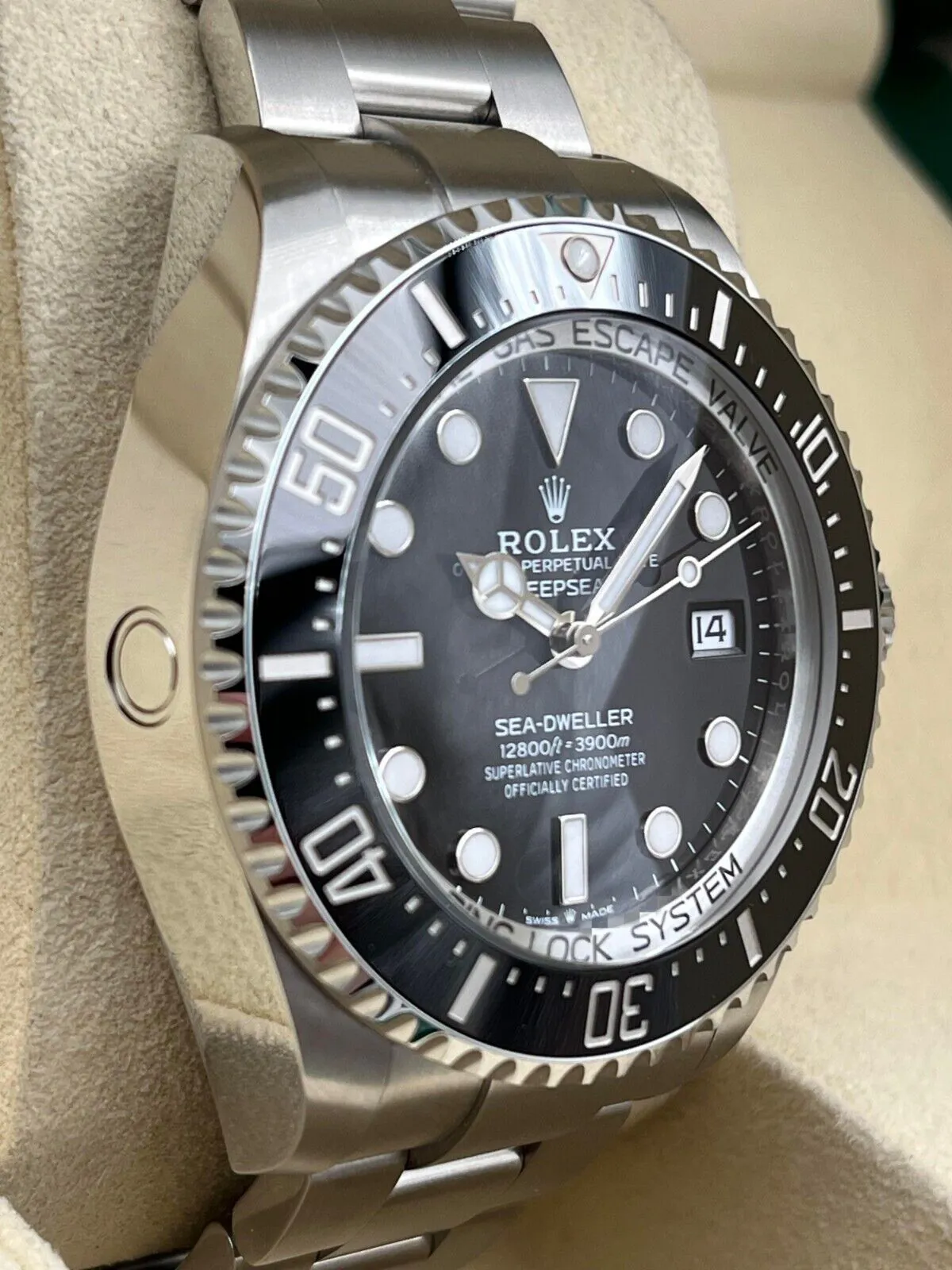 Rolex Sea-Dweller Deepsea 136660 44mm Stainless steel Black 4