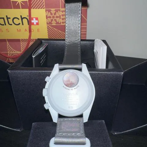 Swatch Moonswatch SO33M101 42mm Ceramic Gray 2