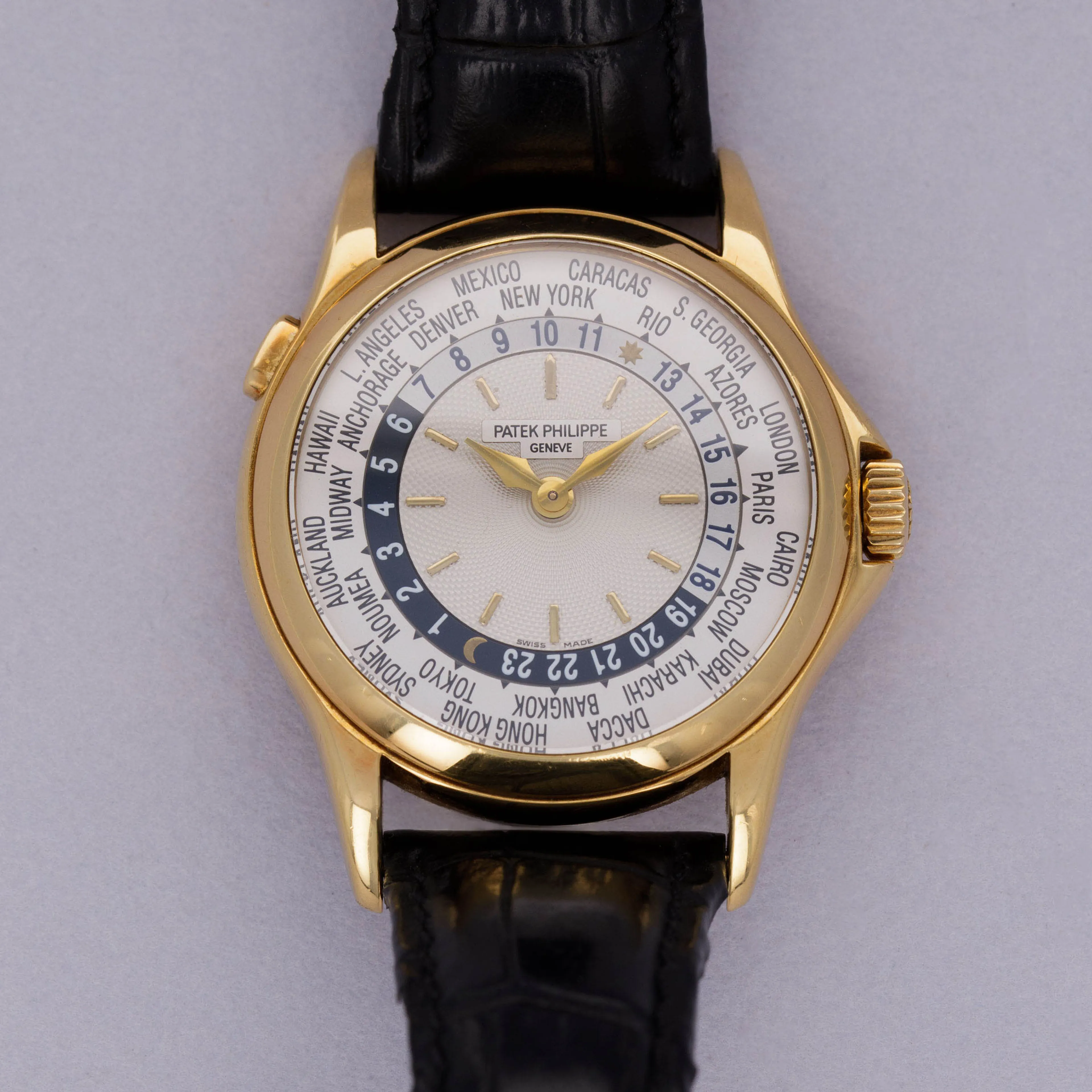 Patek Philippe World Time 5110J 37mm 18k yellow gold Silver