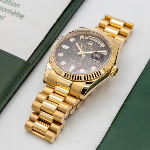 Rolex Day-Date 36 118238 36mm Yellow gold Mother-of-pearl 10