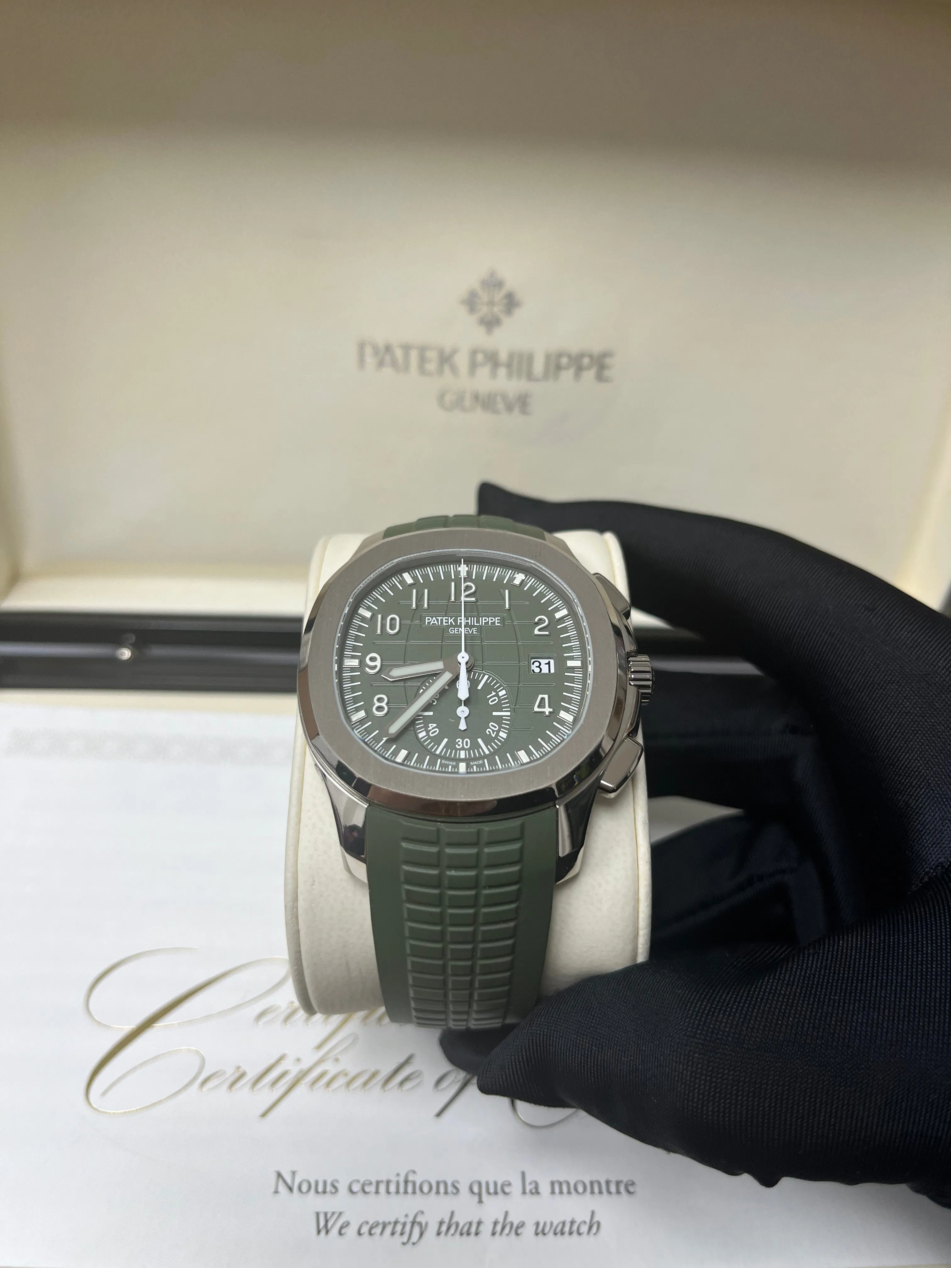 Patek Philippe Aquanaut 5968G-010 White gold Green 3