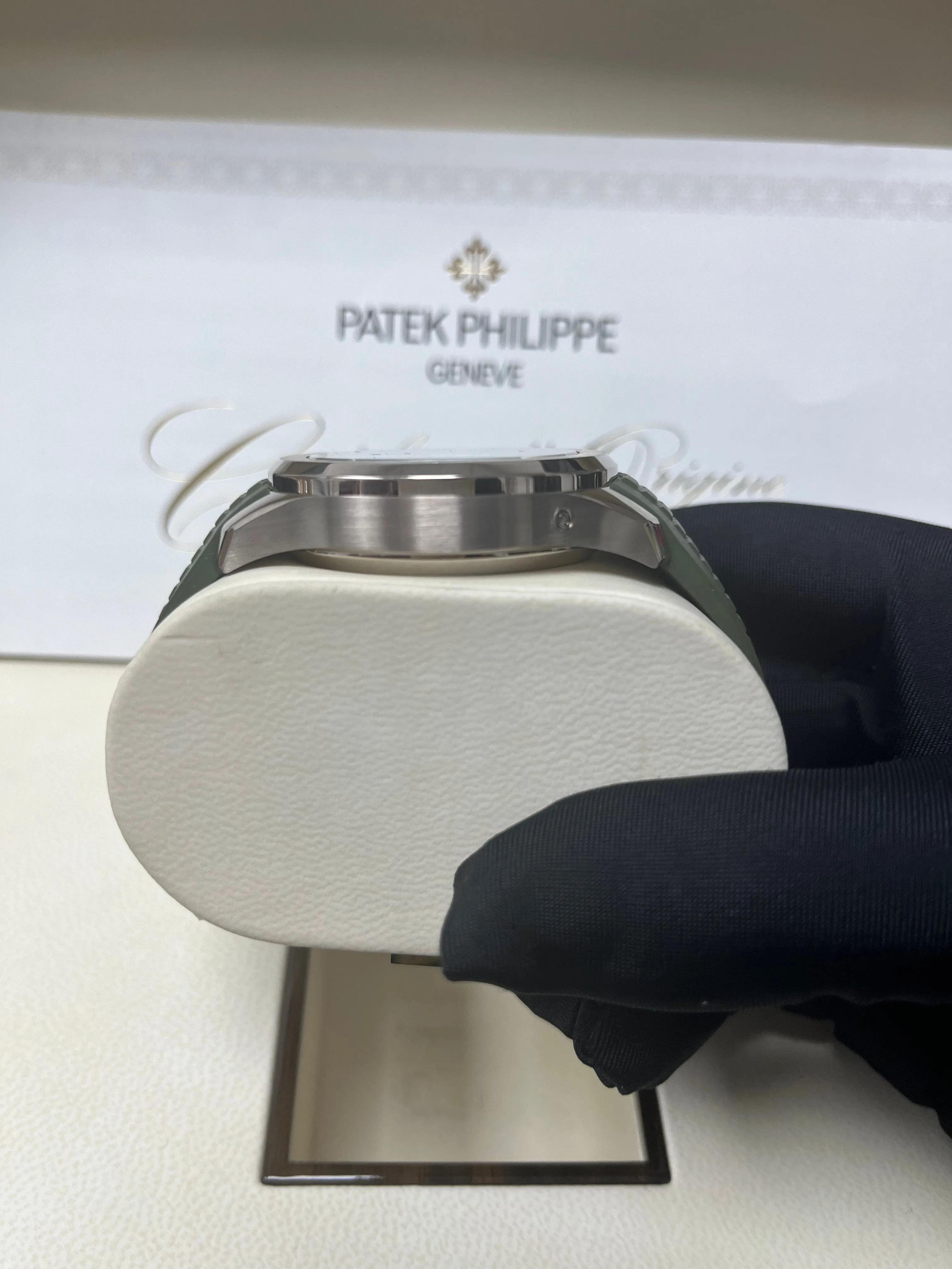 Patek Philippe Aquanaut 5968G-010 White gold Green 5