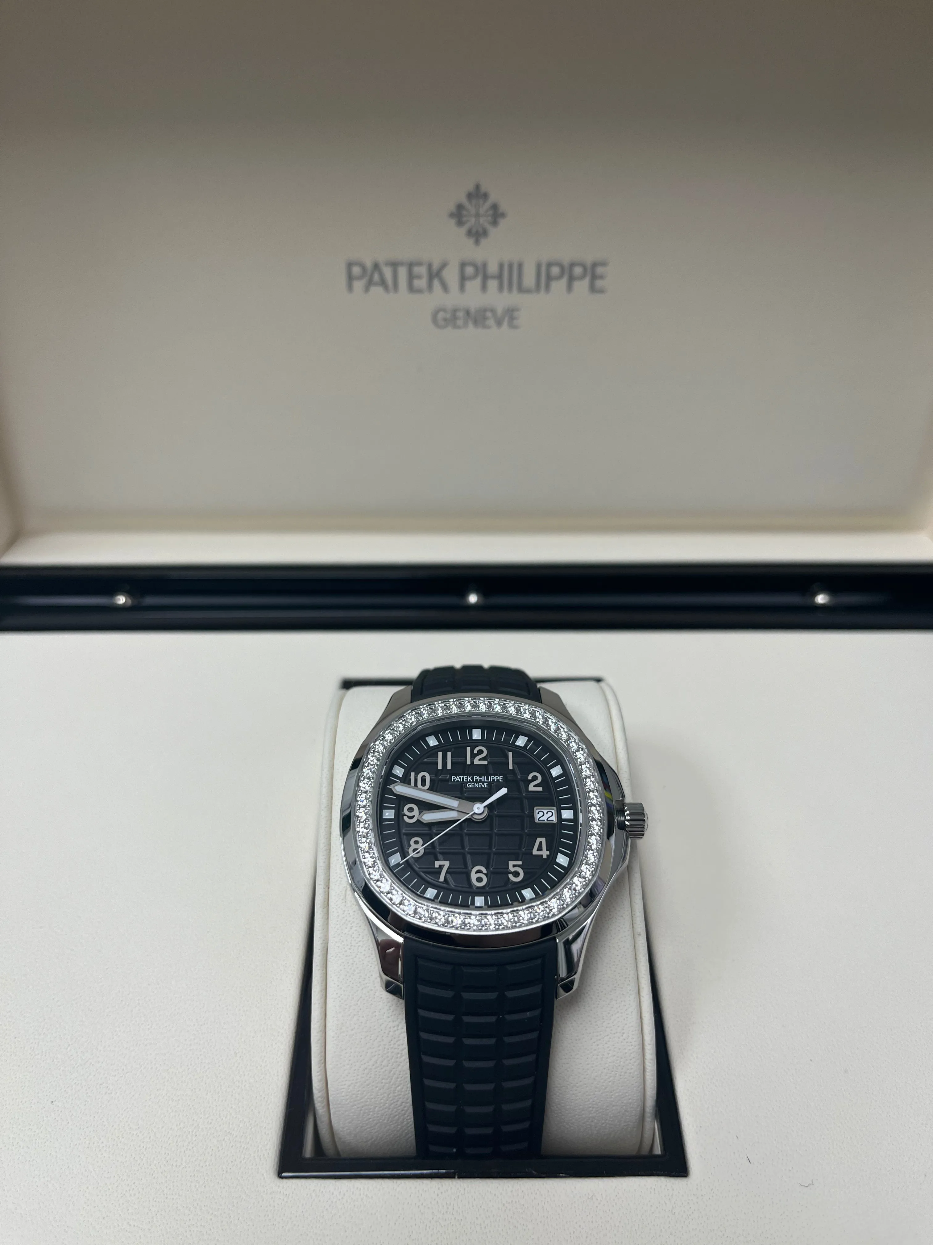 Patek Philippe Aquanaut 5267/200A-001 39mm Stainless steel Black 2