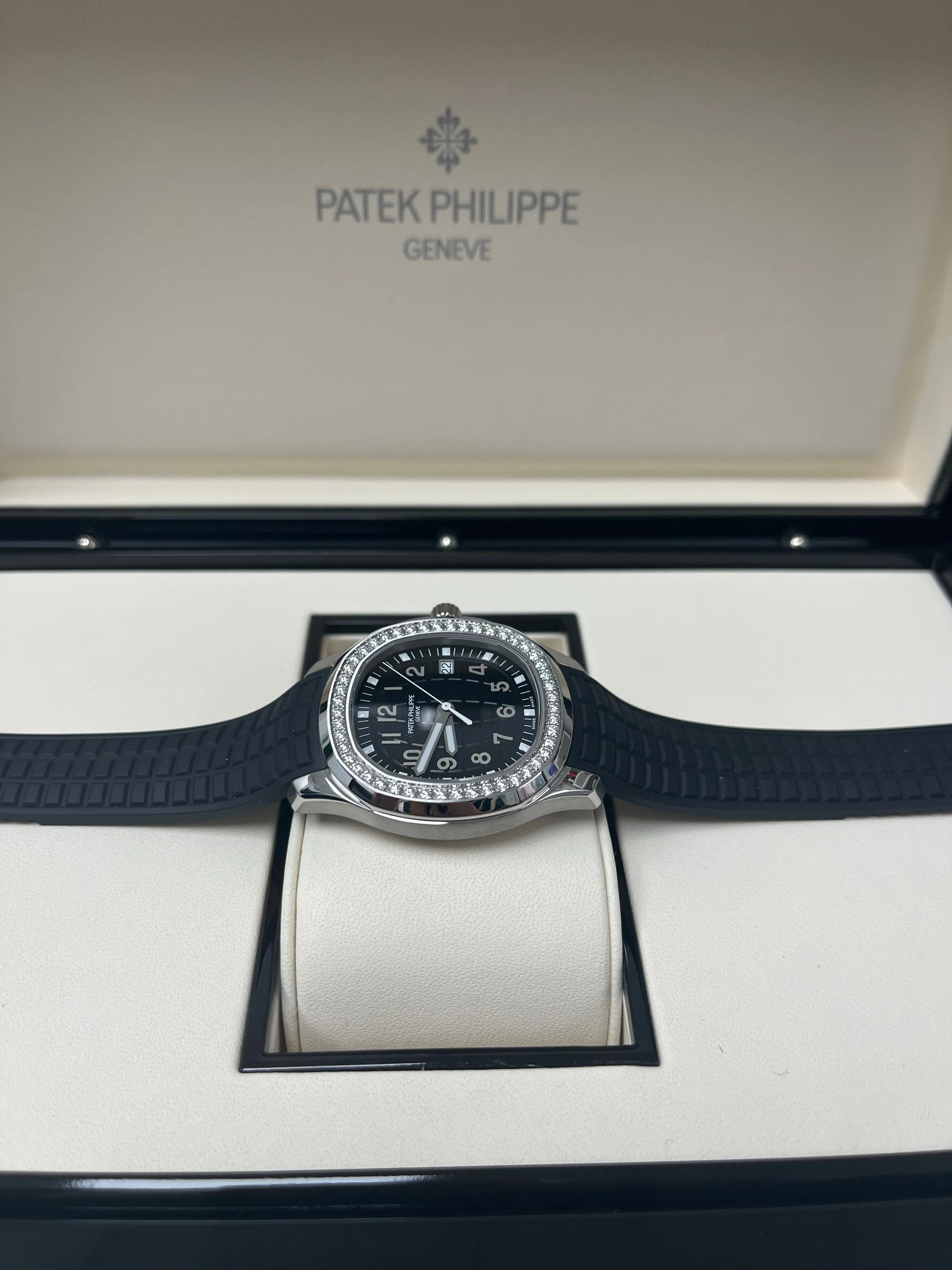 Patek Philippe Aquanaut 5267/200A-001 39mm Stainless steel Black 4